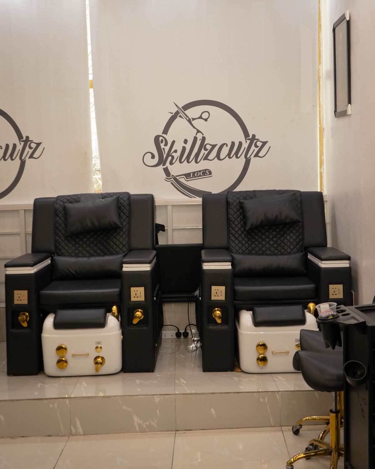 SKILLZCUTZ_LOCS gallery